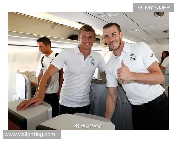 足球明星劳尔与妻子的甜蜜瞬间美图分享与生活点滴回顾 足球明星劳尔与妻子的甜蜜瞬间美图分享与生活点滴回顾